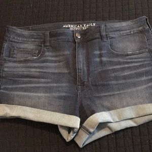 American Eagle Hi-rise shortie